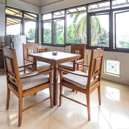 Reddoorz Plus @ Purwodadi Pasuruan Eksteriør billede