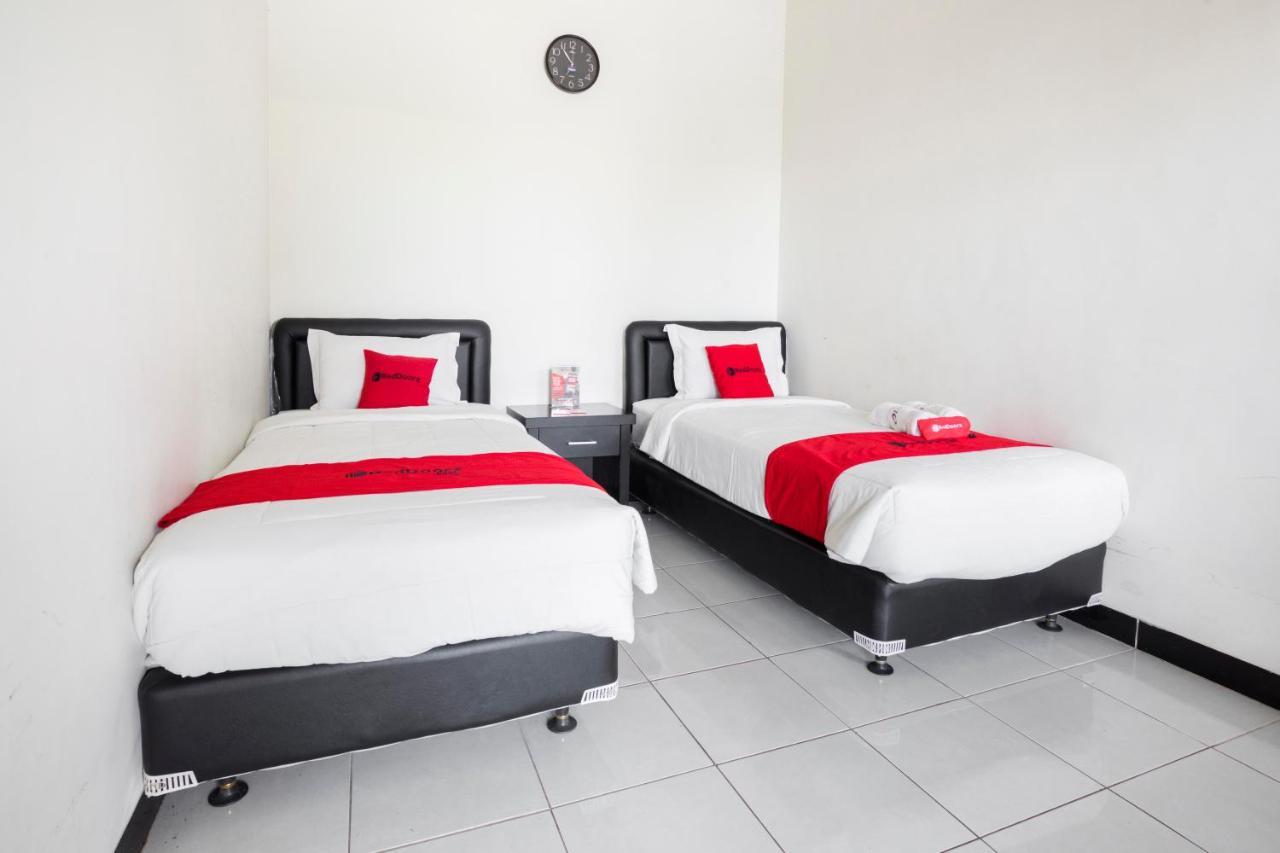 Reddoorz Plus @ Purwodadi Pasuruan Eksteriør billede