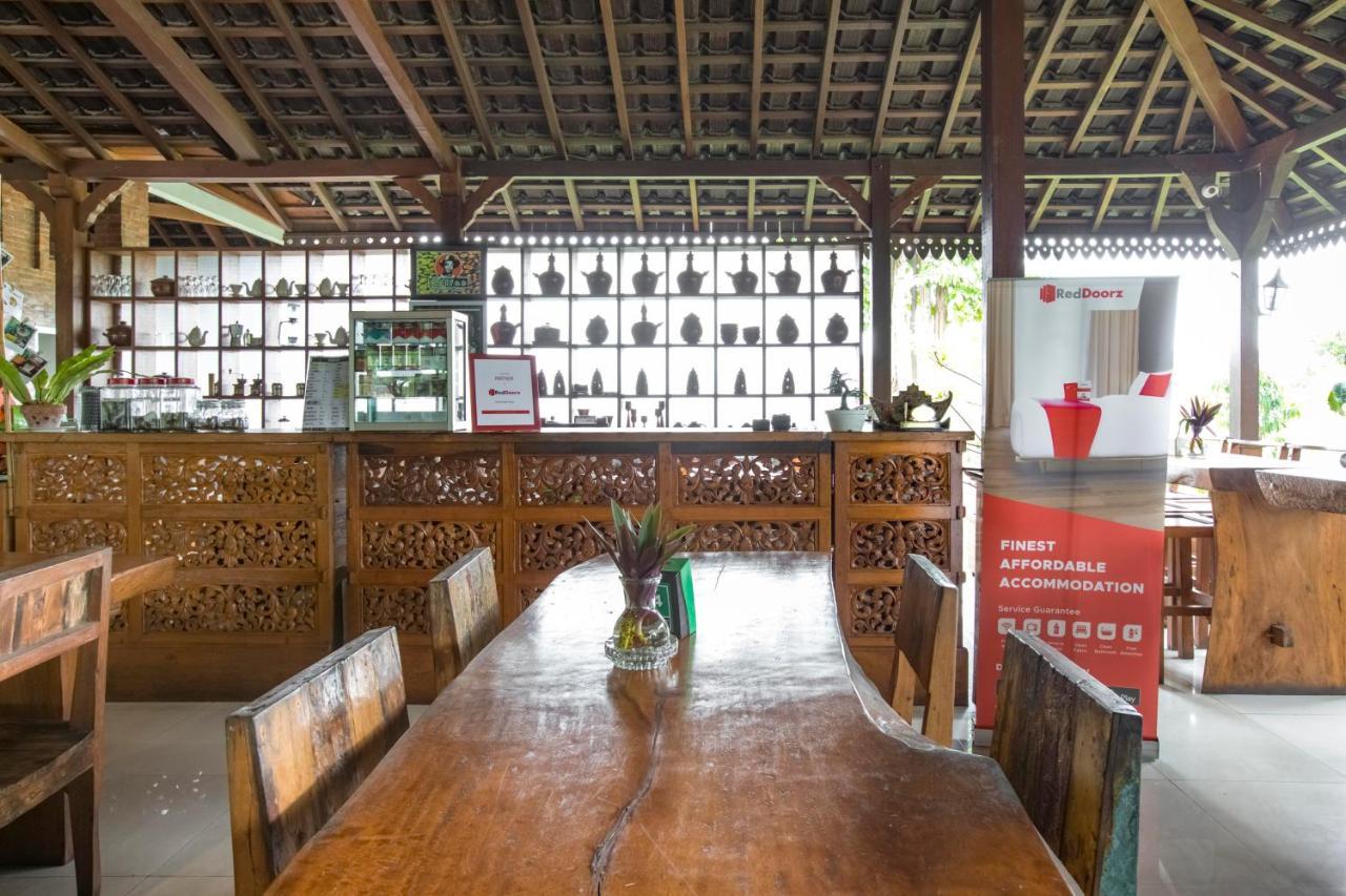 Reddoorz Plus @ Purwodadi Pasuruan Eksteriør billede