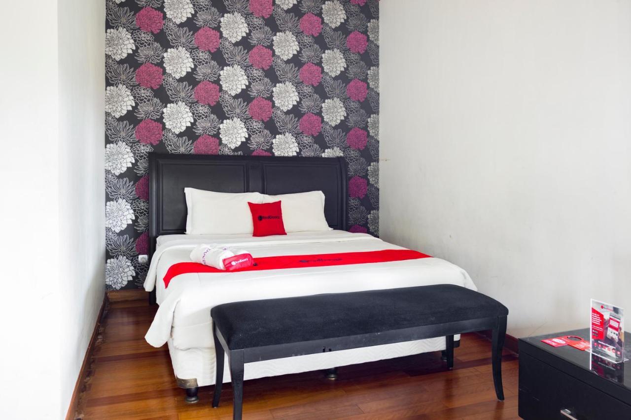 Reddoorz Plus @ Purwodadi Pasuruan Eksteriør billede
